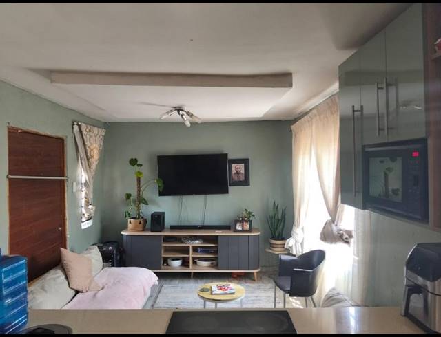 3 BEDROOM HOUSE FOR SALE IN ESSELEN PARK